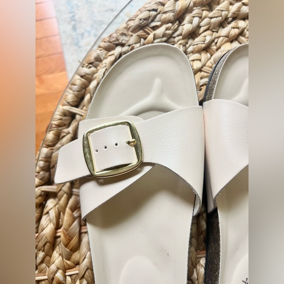 Universal Thread Women's Cream Slide Sandals with Gold Buckle - Picture 2 of 2
